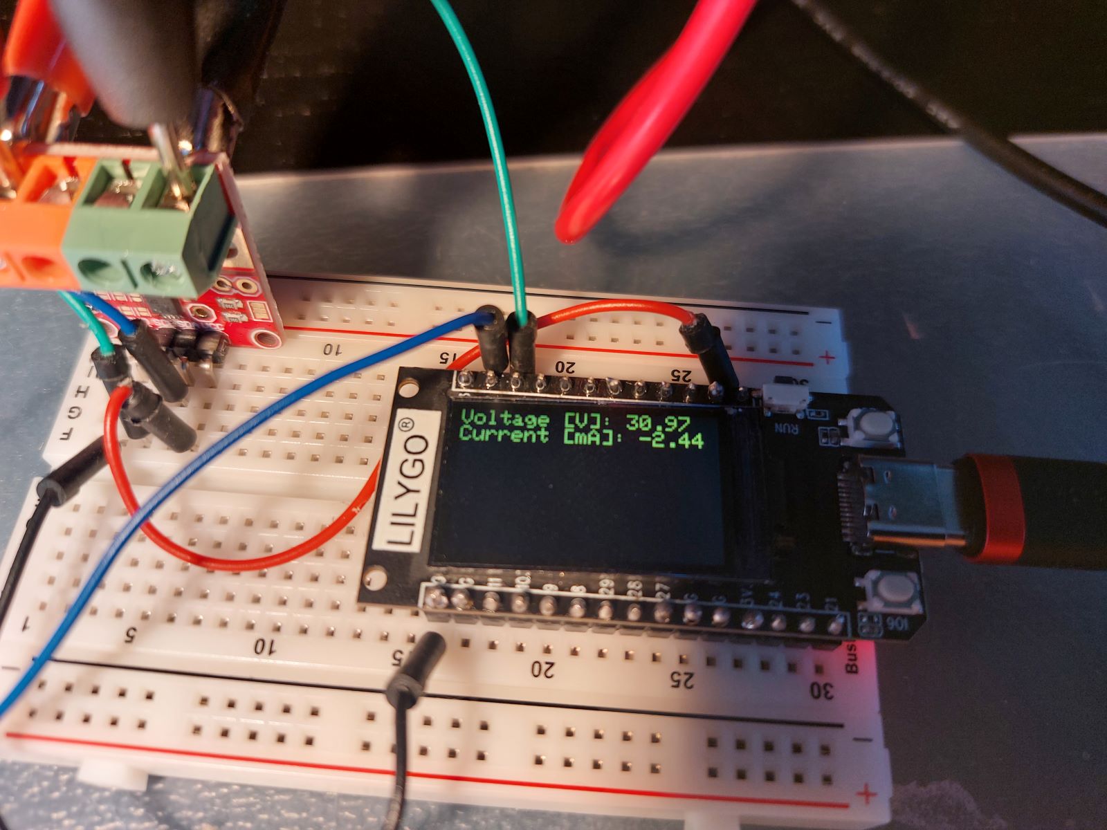 Acurate (high) voltage measurement on a RP2040 with display